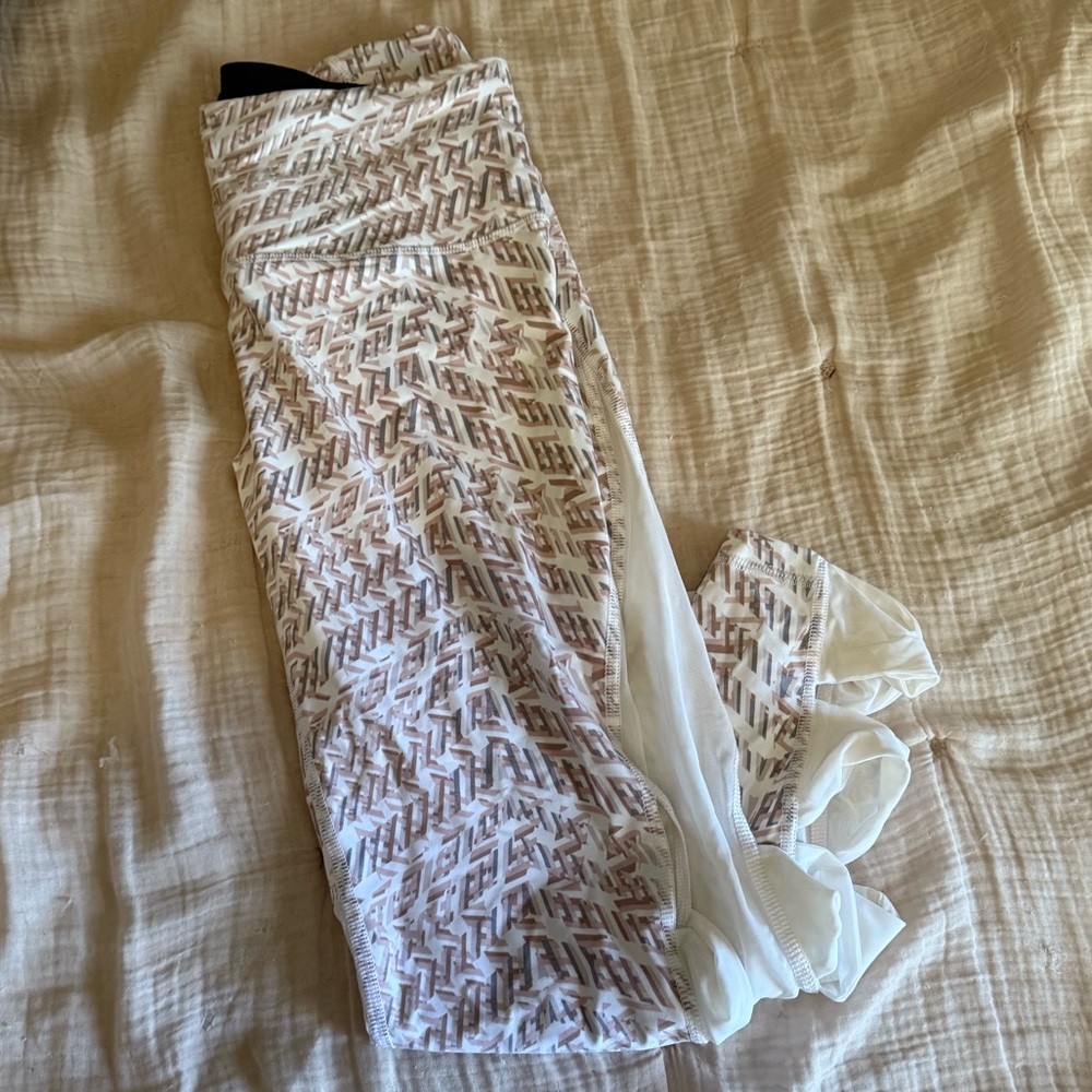 Victoria’s Secret Sport Knockout Capri White and Brown Geometric S